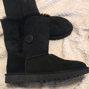 Black UGG short boots